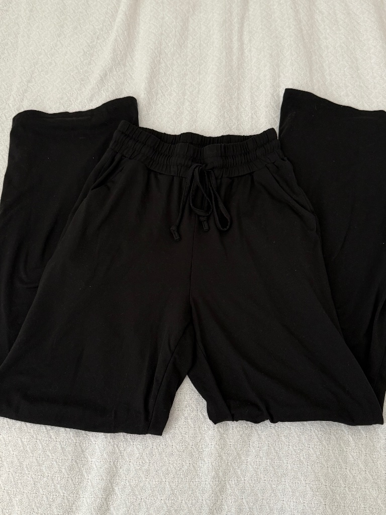 Sarin Mathews Pants Size Small Details: -No Flaws -Color:Black